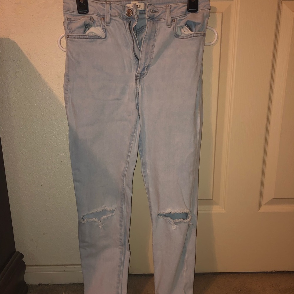 blue high waisted jeans